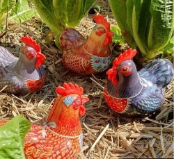 HN1000_ Hen Shaped novelty Storage tin